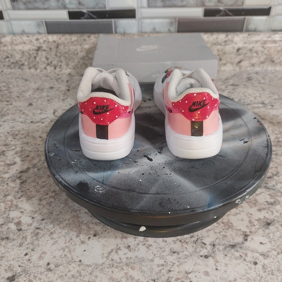 Custom nike air force minnie mouse - Picture 3 of 4